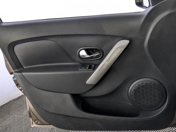 Renault Sandero II Рестайлинг с пробегом 2020 года, цена 1 020 000 рублей, 76881 км, хэтчбек, Автокод Объявления