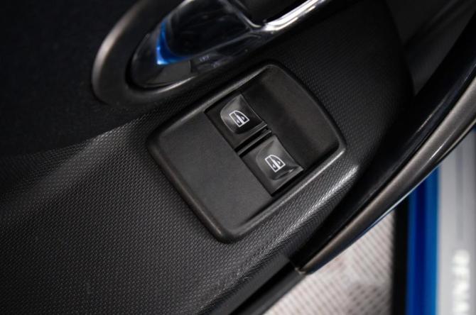 Renault Sandero II с пробегом 2016 года, цена 1 059 000 рублей, 71000 км, хэтчбек, Автокод Объявления