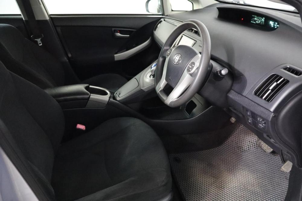 Toyota Prius III Рестайлинг (XW30) Санкт-Петербург  - изображение 8