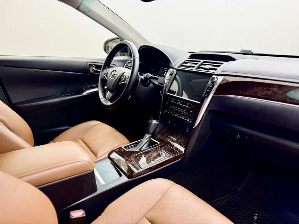 Toyota Camry VII (XV50) Рестайлинг 2 с пробегом 2017 года, цена 2 630 000 рублей, 97739 км, седан, Автокод Объявления