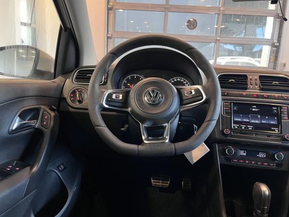 Volkswagen Polo V Рестайлинг с пробегом 2018 года, цена 945 000 рублей, 211812 км, седан, Автокод Объявления