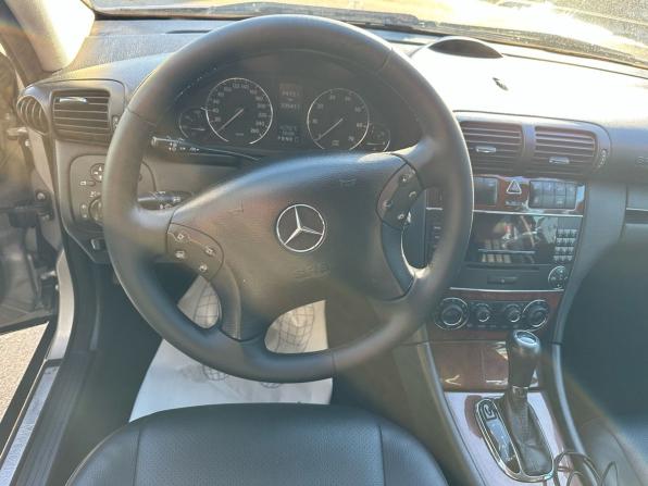 Mercedes-Benz C-Класс II (W203) Рестайлинг с пробегом 2006 года, цена 549 000 рублей, 335184 км, седан, Автокод Объявления
