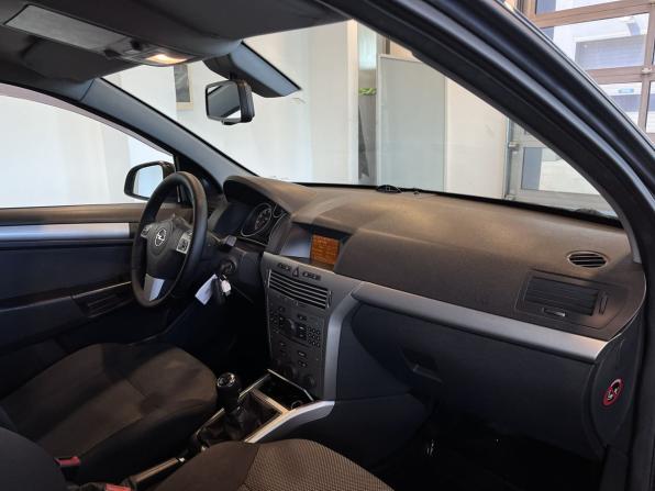 Opel Astra H Рестайлинг с пробегом 2012 года, цена 510 000 рублей, 243716 км, седан, Автокод Объявления