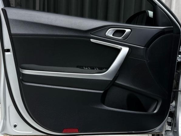 Kia Ceed III с пробегом 2021 года, цена 1 799 000 рублей, 73220 км, универсал, Автокод Объявления