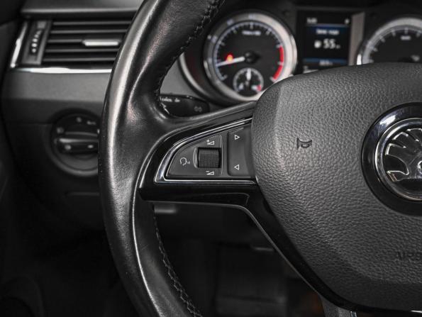 Skoda Octavia III (A7) Рестайлинг с пробегом 2017 года, цена 1 748 000 рублей, 208309 км, лифтбек, Автокод Объявления