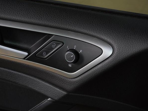 Volkswagen Golf VII Рестайлинг с пробегом 2019 года, цена 1 429 000 рублей, 163159 км, универсал, Автокод Объявления