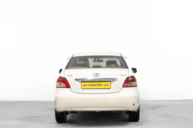 Toyota Yaris II с пробегом 2006 года, цена 449 000 рублей, 330000 км, седан, Автокод Объявления