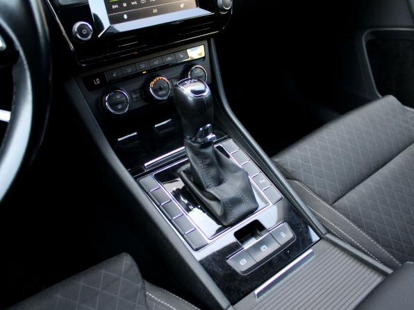 Skoda Superb III с пробегом 2015 года, цена 1 655 000 рублей, 203771 км, лифтбек, Автокод Объявления