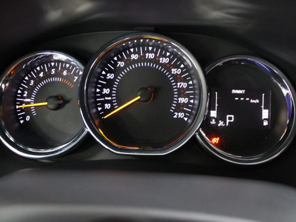 Renault Sandero II Рестайлинг с пробегом 2021 года, цена 1 499 900 рублей, 50152 км, хэтчбек, Автокод Объявления