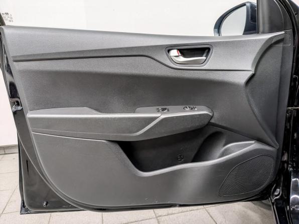 Hyundai Solaris II с пробегом 2017 года, цена 1 015 000 рублей, 226605 км, седан, Автокод Объявления