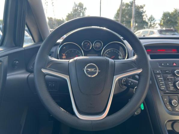 Opel Astra J Рестайлинг с пробегом 2013 года, цена 699 000 рублей, 198165 км, седан, Автокод Объявления