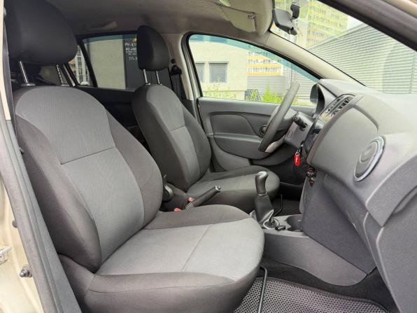 Renault Logan II с пробегом 2017 года, цена 645 000 рублей, 158000 км, седан, Автокод Объявления