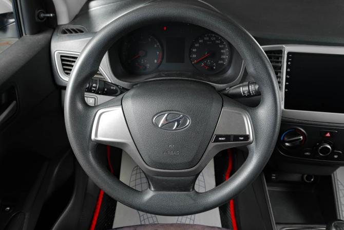 Hyundai Solaris II с пробегом 2018 года, цена 859 000 рублей, 164746 км, седан, Автокод Объявления