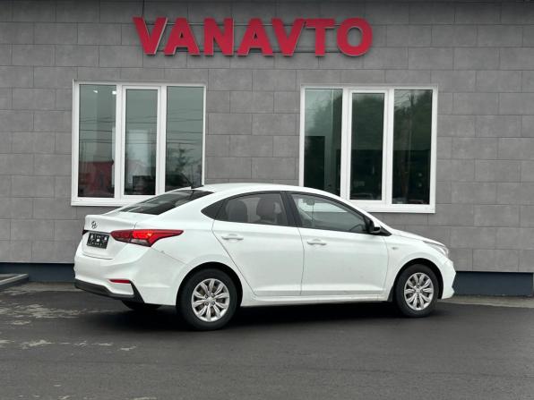 Hyundai Solaris II с пробегом 2019 года, цена 1 325 000 рублей, 120600 км, седан, Автокод Объявления