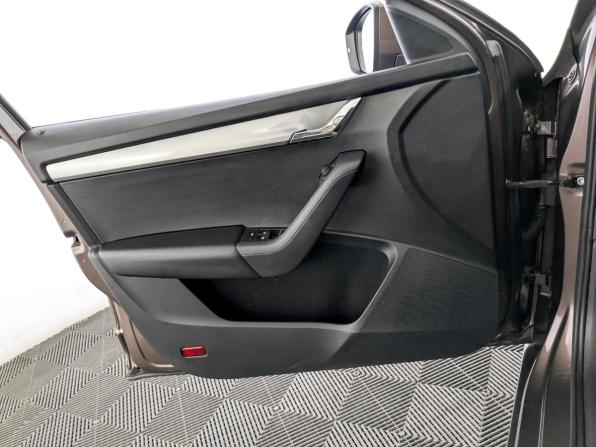 Skoda Octavia III (A7) Рестайлинг с пробегом 2019 года, цена 1 750 000 рублей, 97886 км, лифтбек, Автокод Объявления