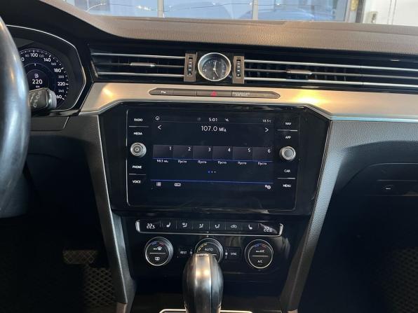 Volkswagen Passat B8 с пробегом 2018 года, цена 1 845 000 рублей, 305313 км, универсал, Автокод Объявления