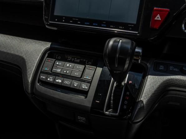 Honda Stepwgn V с пробегом 2016 года, цена 1 890 000 рублей, 94869 км, минивэн, Автокод Объявления