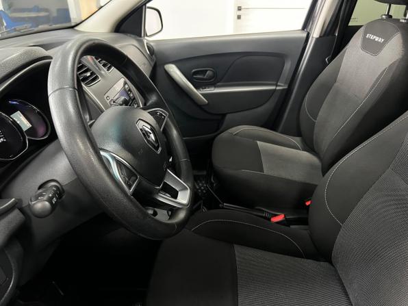 Renault Sandero II Рестайлинг с пробегом 2018 года, цена 999 000 рублей, 104000 км, хэтчбек, Автокод Объявления