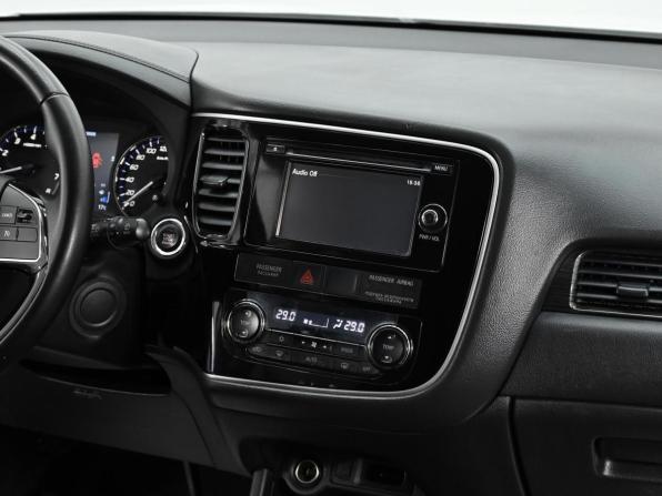 Mitsubishi Outlander III Рестайлинг 2 с пробегом 2016 года, цена 1 699 000 рублей, 102000 км, внедорожник, Автокод Объявления