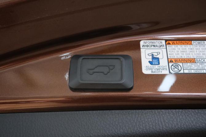 Toyota RAV4 IV (XA40) Рестайлинг с пробегом 2018 года, цена 2 549 000 рублей, 234800 км, внедорожник, Автокод Объявления