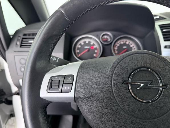 Opel Zafira B Рестайлинг с пробегом 2012 года, цена 949 000 рублей, 164000 км, компактвэн, Автокод Объявления