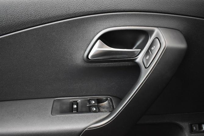 Volkswagen Polo V с пробегом 2015 года, цена 730 000 рублей, 241537 км, седан, Автокод Объявления