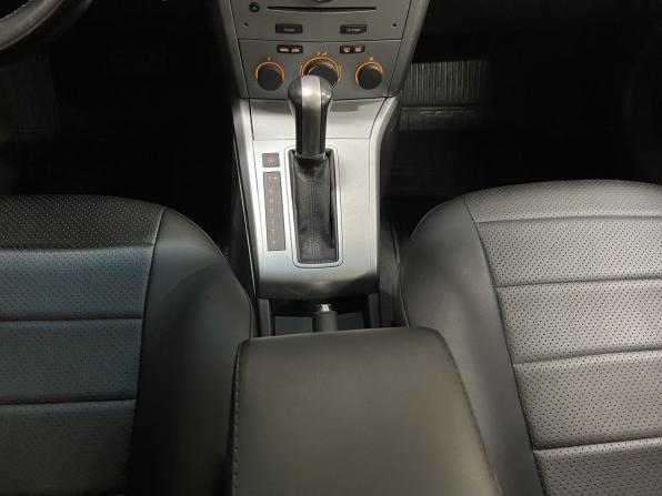 Opel Astra H Рестайлинг с пробегом 2012 года, цена 650 000 рублей, 214821 км, седан, Автокод Объявления
