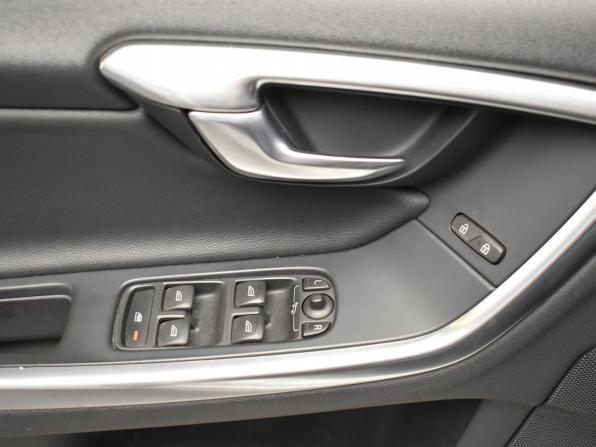Volvo S60 II Рестайлинг с пробегом 2015 года, цена 1 727 000 рублей, 158095 км, седан, Автокод Объявления