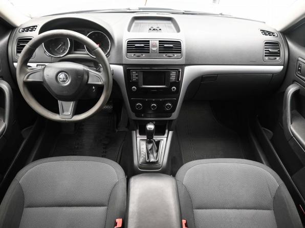 Skoda Yeti I Рестайлинг с пробегом 2015 года, цена 1 240 000 рублей, 206413 км, внедорожник, Автокод Объявления