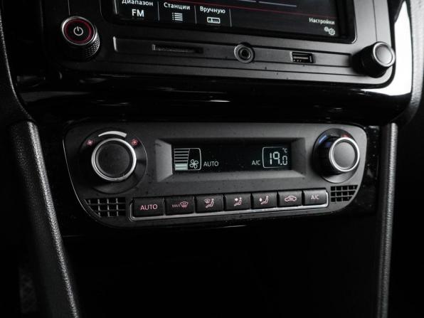 Volkswagen Polo V Рестайлинг с пробегом 2017 года, цена 1 299 000 рублей, 98779 км, седан, Автокод Объявления