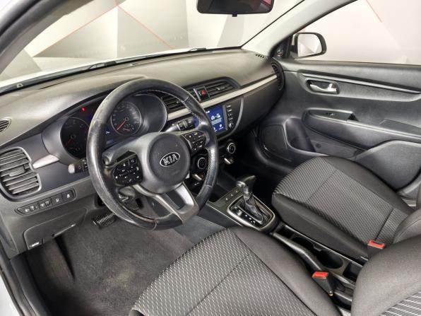 Kia Rio IV с пробегом 2018 года, цена 1 049 000 рублей, 200035 км, седан, Автокод Объявления