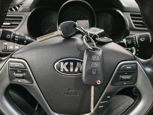 Kia Rio III Рестайлинг с пробегом 2017 года, цена 1 258 000 рублей, 88343 км, седан, Автокод Объявления