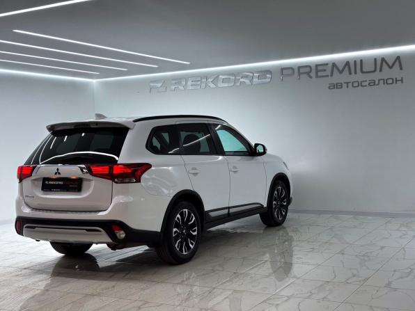 Mitsubishi Outlander III Рестайлинг 3 с пробегом 2022 года, цена 3 000 000 рублей, 81175 км, внедорожник, Автокод Объявления