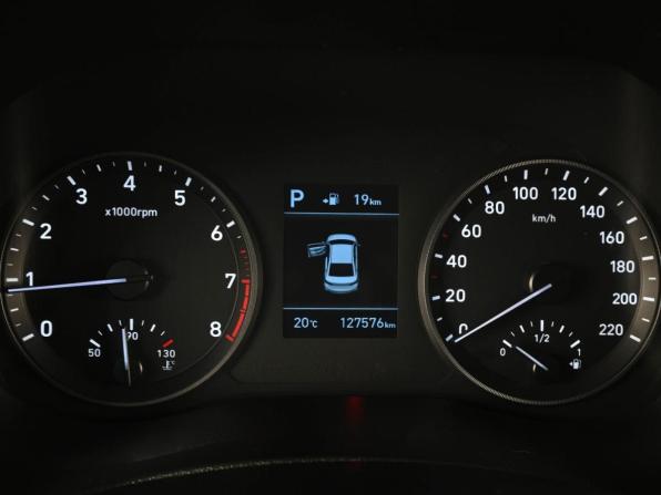 Hyundai Solaris II с пробегом 2018 года, цена 1 499 000 рублей, 127576 км, седан, Автокод Объявления