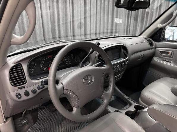 Toyota Sequoia I Рестайлинг с пробегом 2005 года, цена 1 850 000 рублей, 230000 км, внедорожник, Автокод Объявления