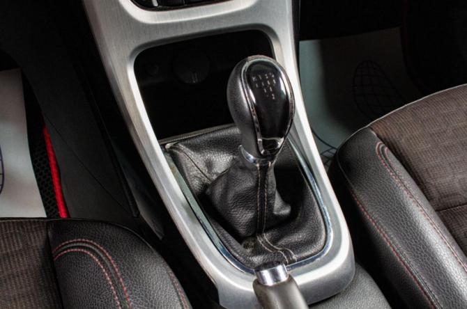Opel Astra J Рестайлинг с пробегом 2012 года, цена 839 000 рублей, 214000 км, хэтчбек, Автокод Объявления