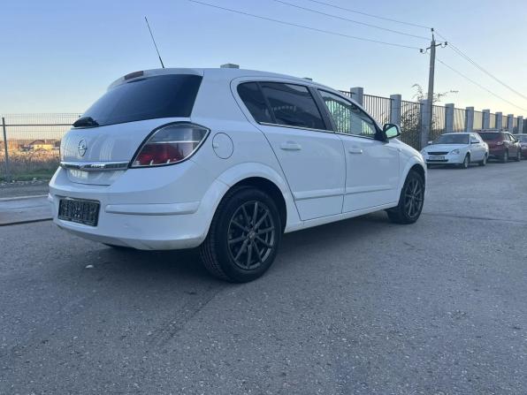 Opel Astra H Рестайлинг с пробегом 2011 года, цена 398 000 рублей, 211652 км, хэтчбек, Автокод Объявления