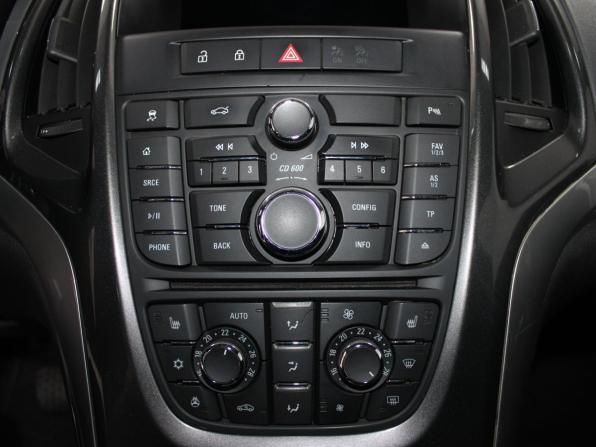Opel Astra J Рестайлинг с пробегом 2014 года, цена 899 900 рублей, 185323 км, седан, Автокод Объявления