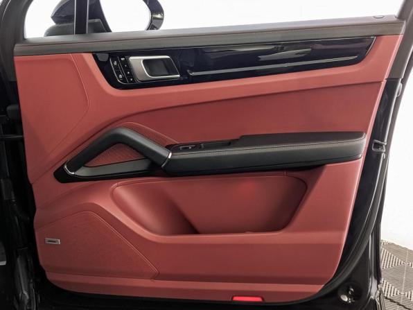 Porsche Cayenne III с пробегом 2018 года, цена 4 490 000 рублей, 250263 км, внедорожник, Автокод Объявления