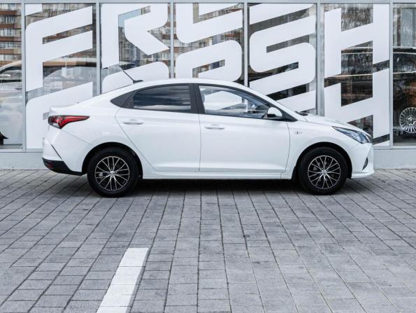 Hyundai Solaris II с пробегом 2020 года, цена 1 549 000 рублей, 72390 км, седан, Автокод Объявления