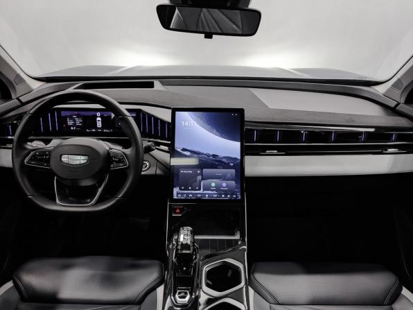 Geely Atlas II с пробегом 2024 года, цена 2 715 000 рублей, 54229 км, внедорожник, Автокод Объявления