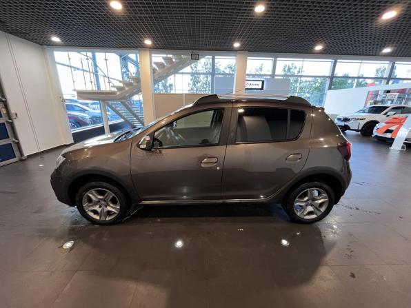 Renault Sandero II Рестайлинг с пробегом 2021 года, цена 1 290 000 рублей, 99010 км, хэтчбек, Автокод Объявления