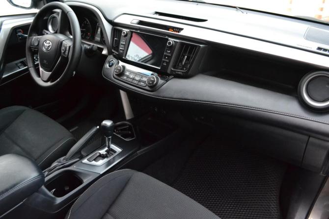 Toyota RAV4 IV (XA40) Рестайлинг с пробегом 2017 года, цена 2 590 000 рублей, 174512 км, внедорожник, Автокод Объявления