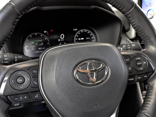 Toyota RAV4 V (XA50) с пробегом 2023 года, цена 3 690 000 рублей, 43405 км, внедорожник, Автокод Объявления