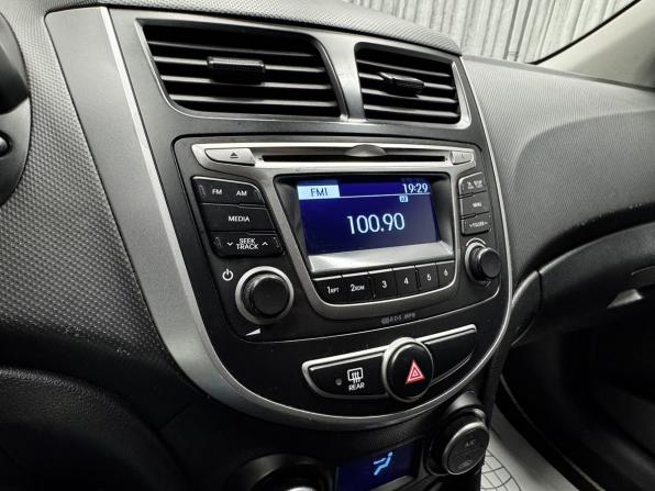Hyundai Solaris I Рестайлинг с пробегом 2016 года, цена 850 000 рублей, 255517 км, седан, Автокод Объявления