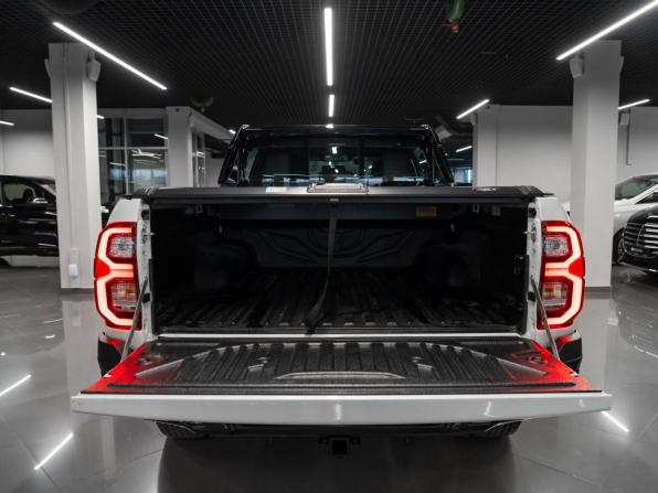 Toyota Hilux VIII Рестайлинг 2 с пробегом 2025 года, цена 7 750 000 рублей, 27 км, пикап, Автокод Объявления