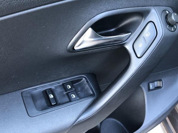 Volkswagen Polo V Рестайлинг с пробегом 2015 года, цена 860 000 рублей, 187141 км, седан, Автокод Объявления