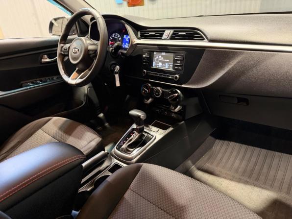 Kia Rio IV Рестайлинг с пробегом 2021 года, цена 1 780 000 рублей, 38640 км, седан, Автокод Объявления