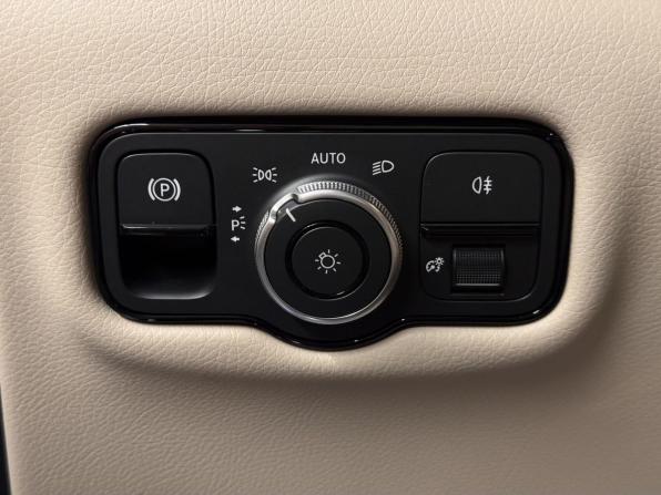 Mercedes-Benz V-Класс III (W447) Рестайлинг 2 с пробегом 2025 года, цена 18 000 000 рублей, 30 км, минивэн, Автокод Объявления