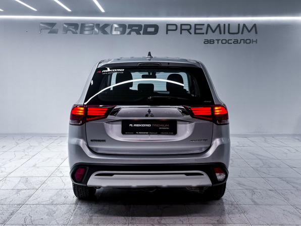 Mitsubishi Outlander III Рестайлинг 3 с пробегом 2018 года, цена 1 999 000 рублей, 132000 км, внедорожник, Автокод Объявления